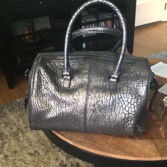 LAST CHANCE 💄 Badgley Mischka One Size Fits All Satchel with dust bag - Picture 13 of 13